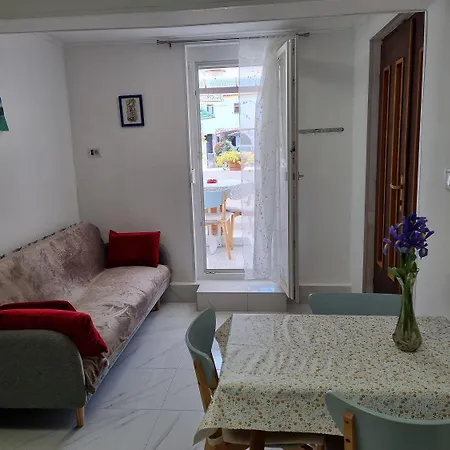 Komfortables In Und Nur 500 Meter Zum Mit Privater Terrasse Rovinj