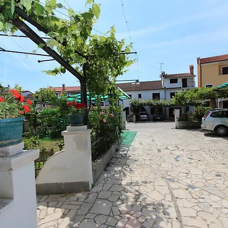 Lejlighed Komfortables In Und Nur 500 Meter Zum Mit Privater Terrasse