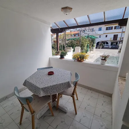 Apartment Komfortables In Und Nur 500 Meter Zum Mit Privater Terrasse Rovinj